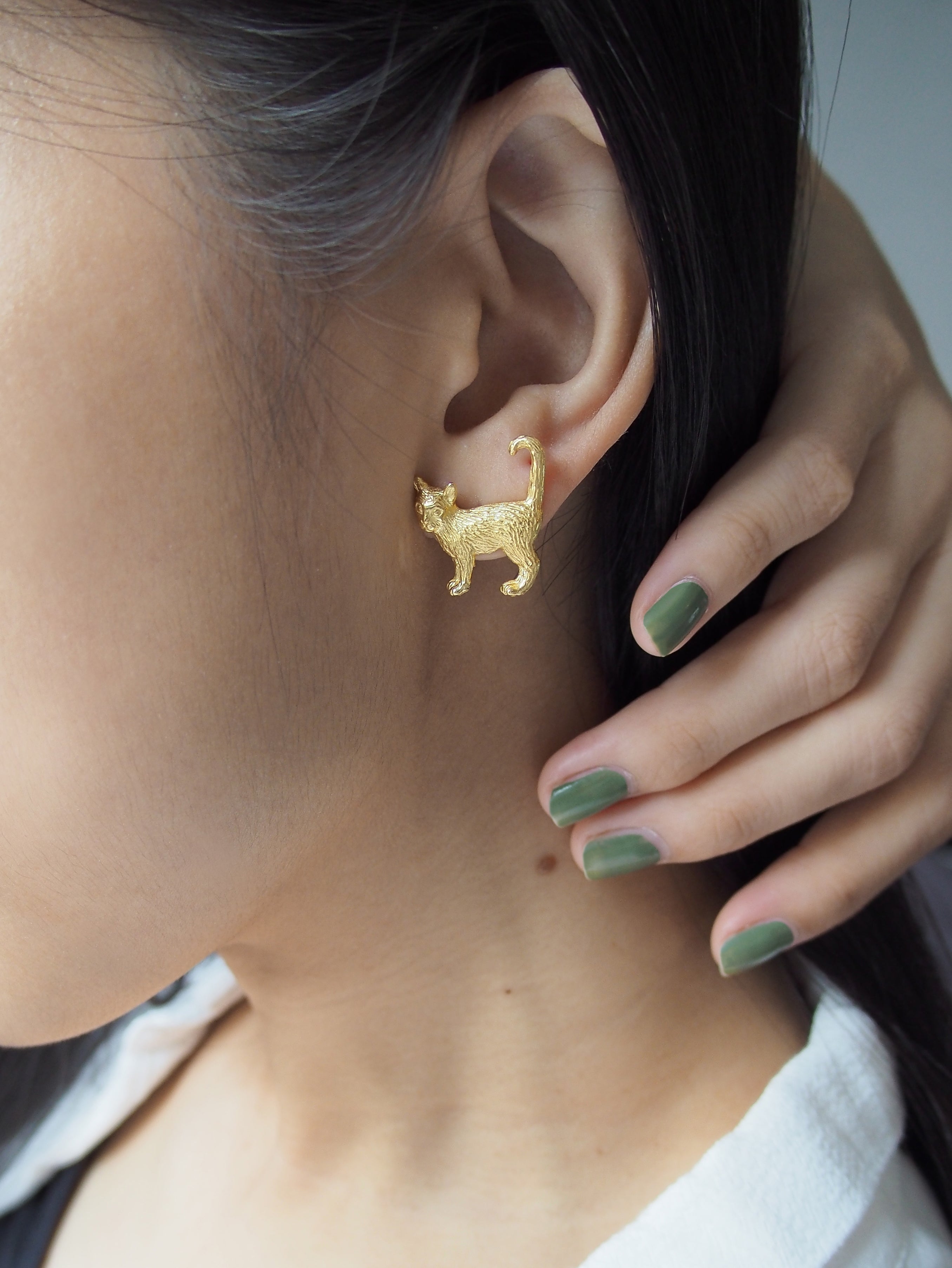 Murmur Standing Cat One-side Earrings 925 Sterling Silver