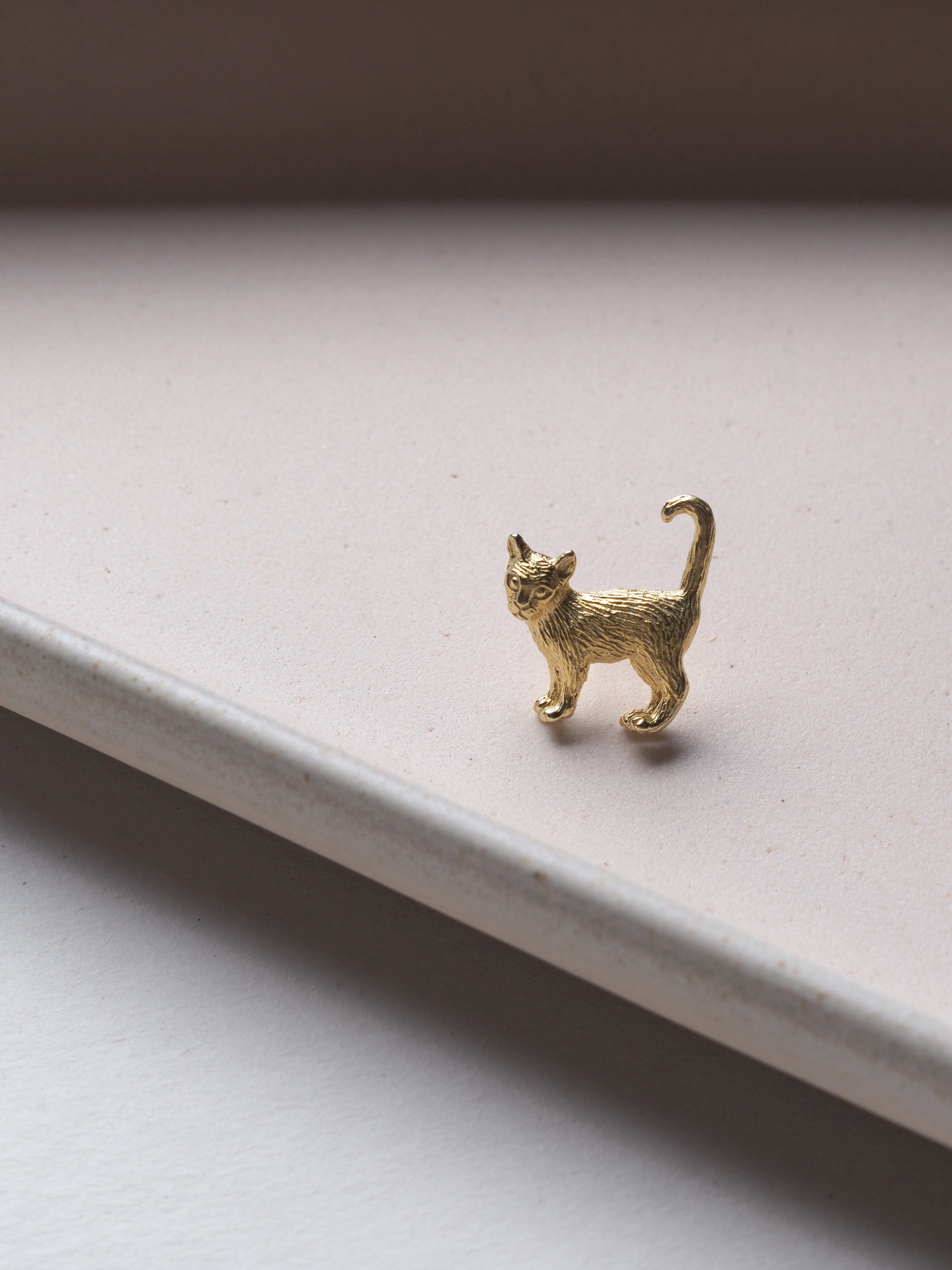 Murmur Standing Cat One-side Earrings 925 Sterling Silver
