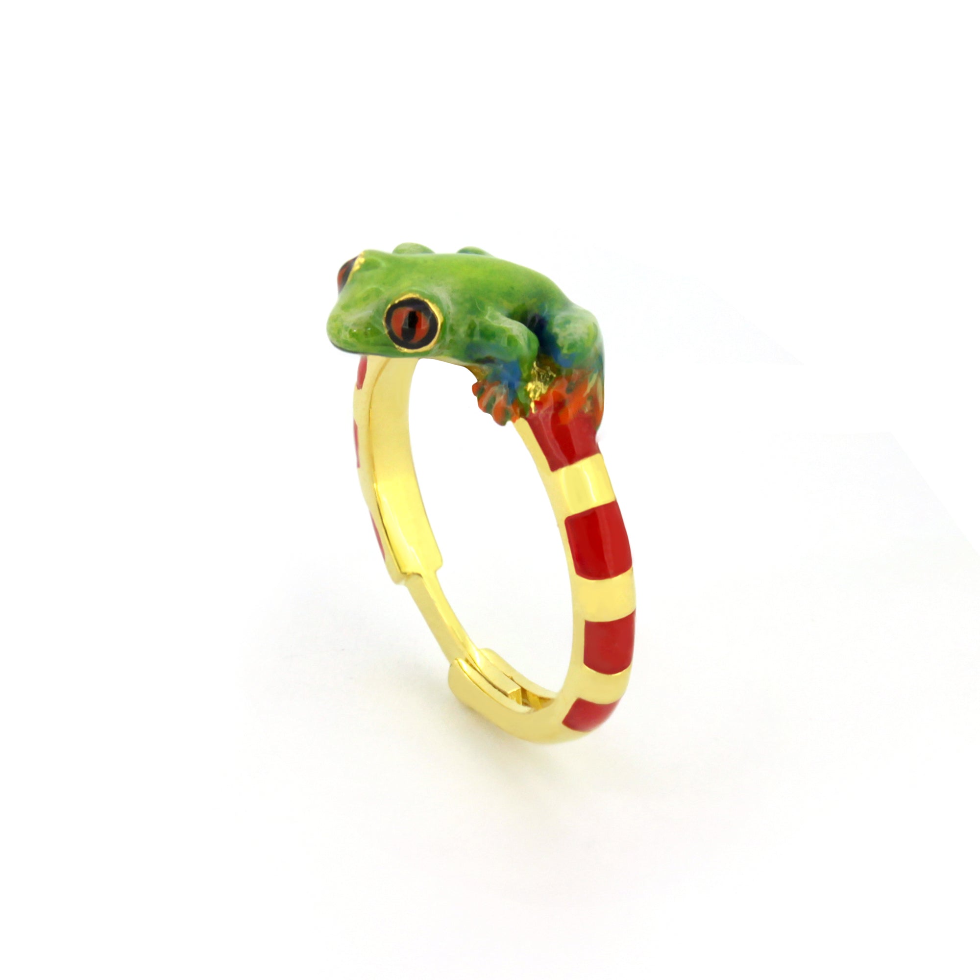A vibrant ring featuring a green frog design, perfect for nature lovers.