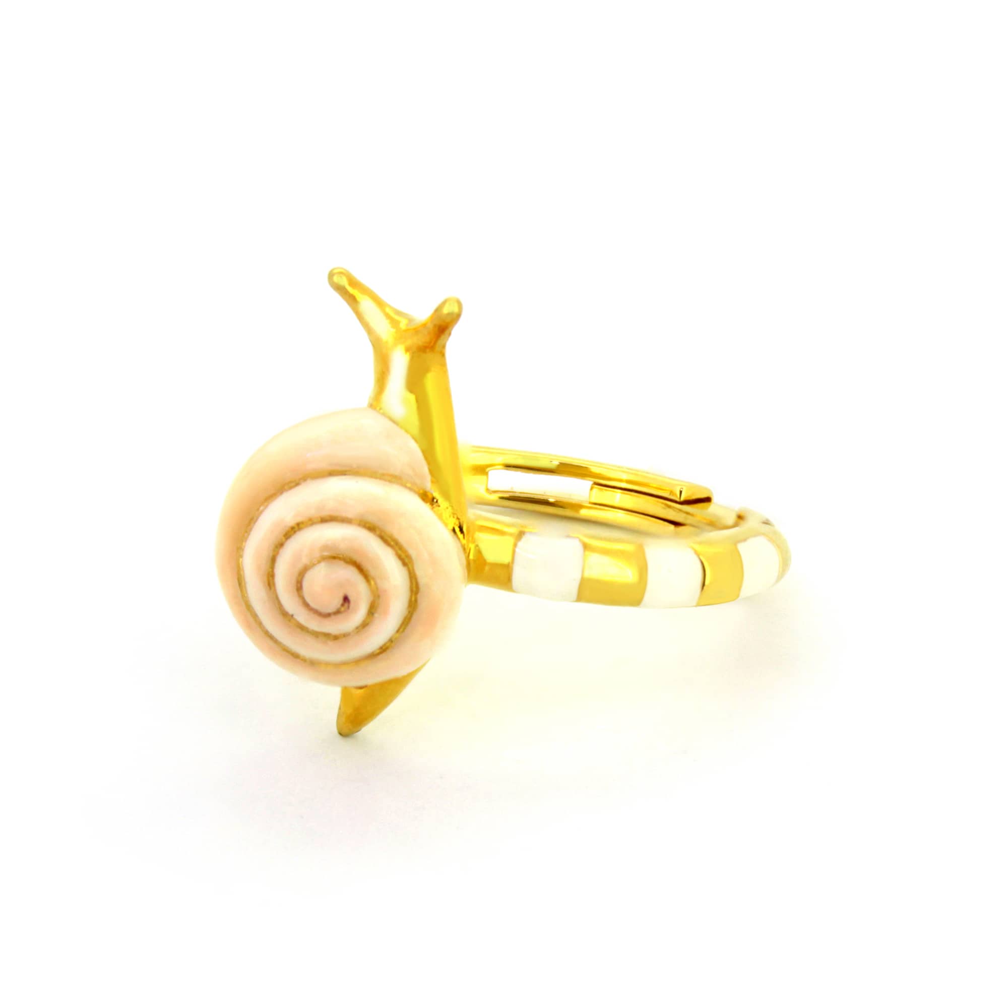 Charming gold ring designed as a snail, featuring a light pink shell.
