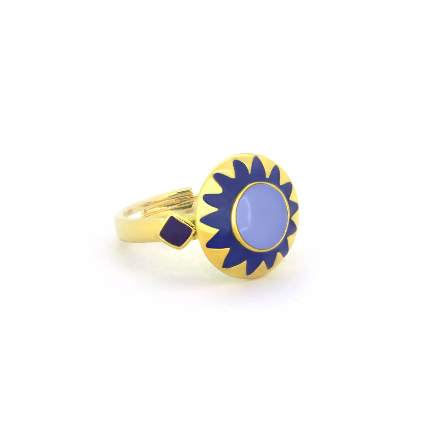 Nature-inspired winter ring with lavender and blue accents, perfect for seasonal fashion.