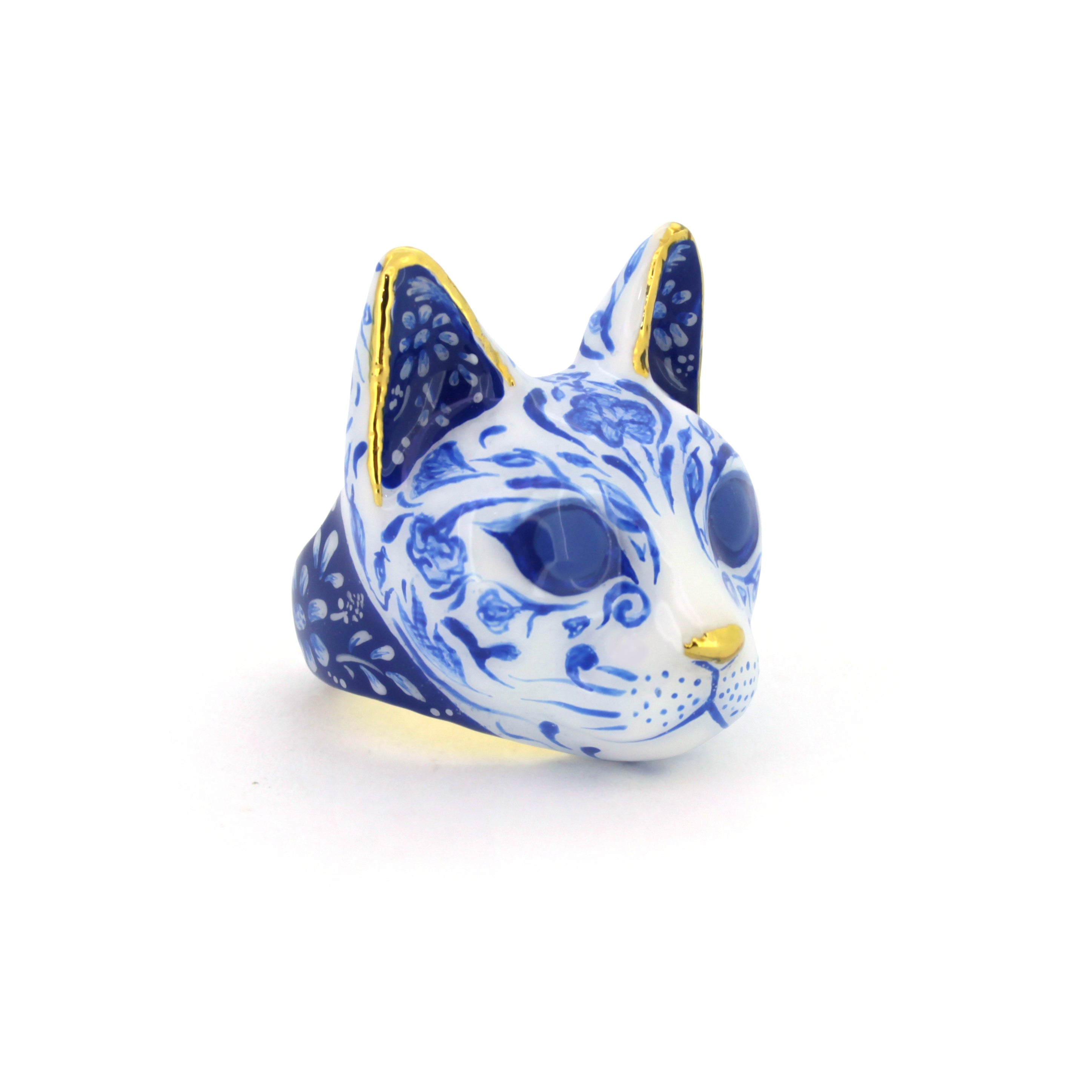 Unique cat ring featuring detailed porcelain patterns, painted in blue and white pattern with gold accents, perfect for art collectors.