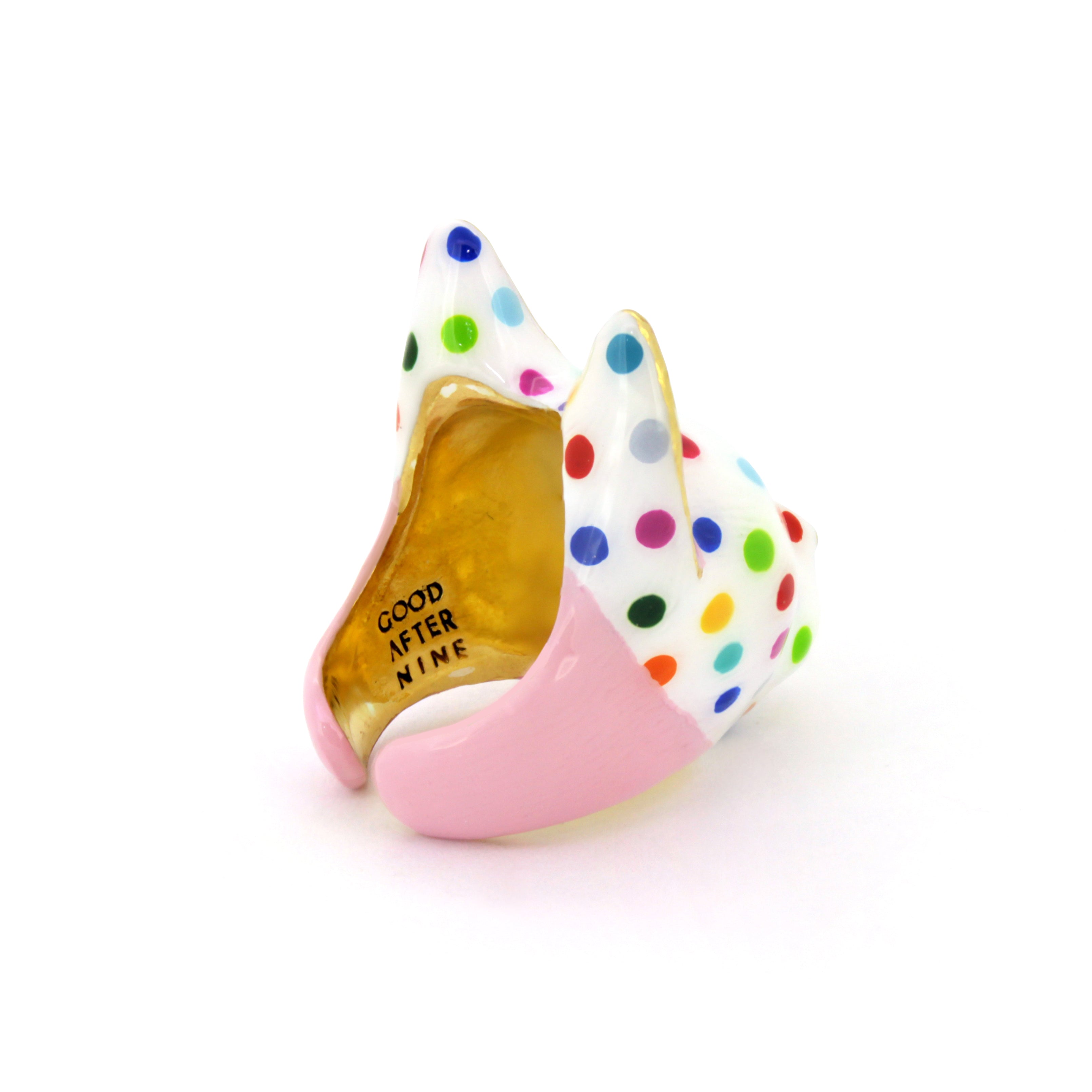 Adorable cat ring with a stylish design and colorful polka dots.