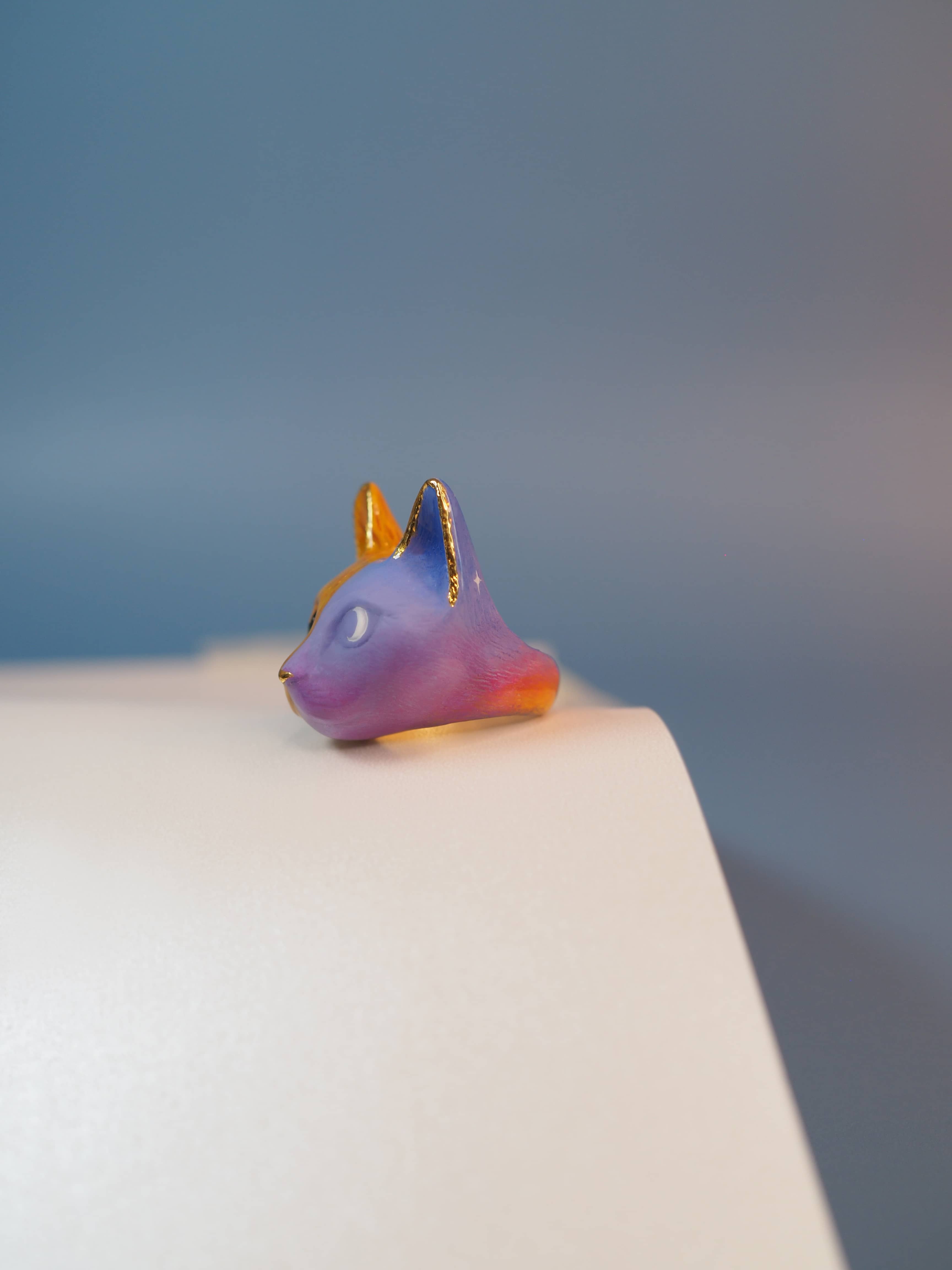 Unique hand-painted cat ring featuring vibrant colors, perfect for art lovers.