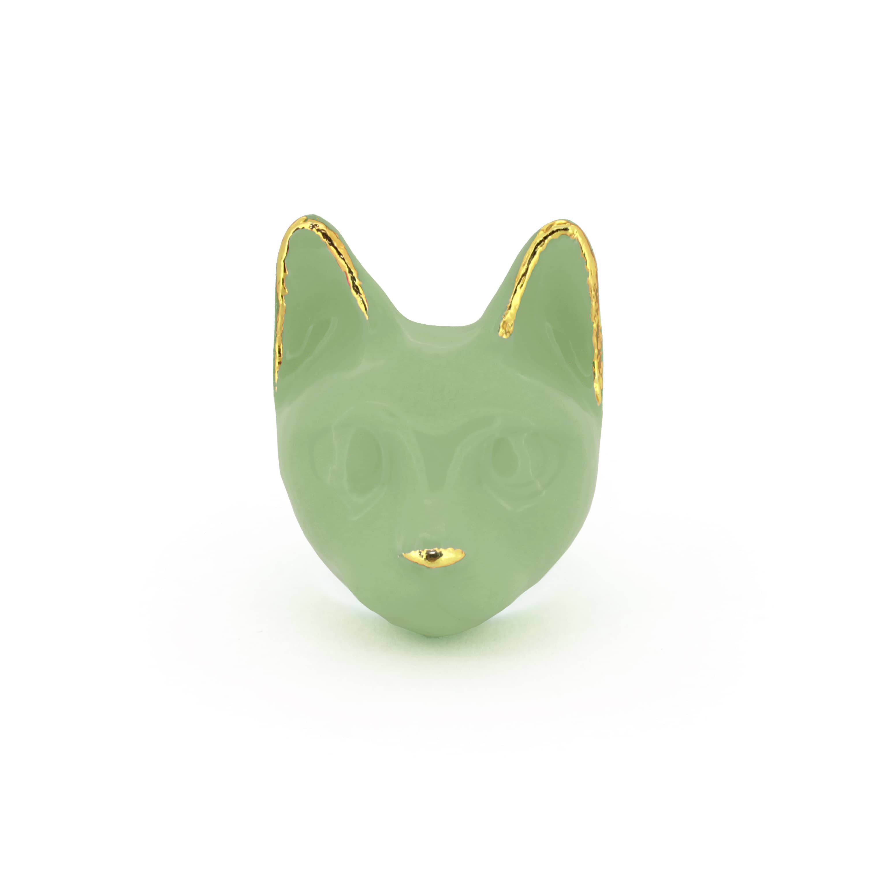 A green cat ring with gold accents on the ears and a small gold nose