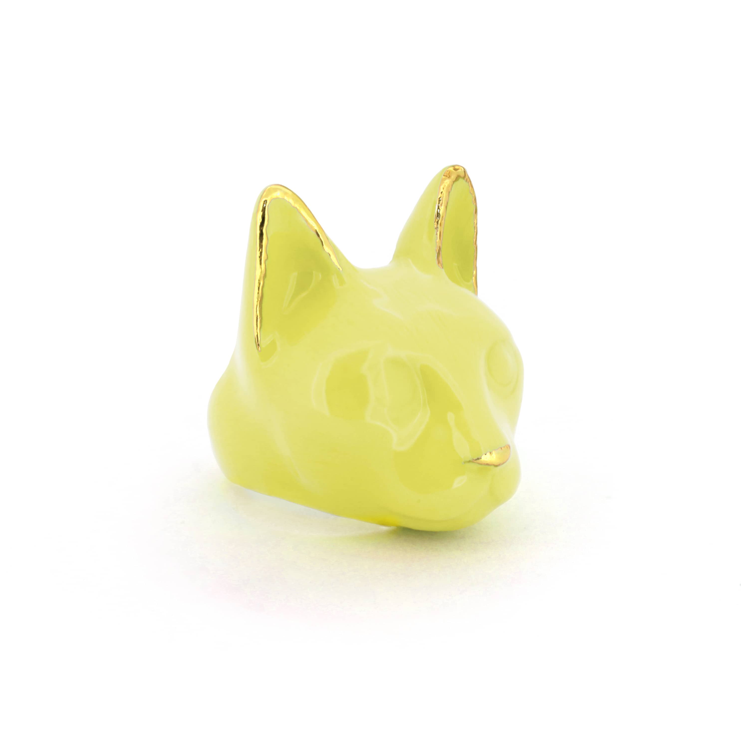 Trendy yellow cat ring with a golden touch, perfect for summer accessory.