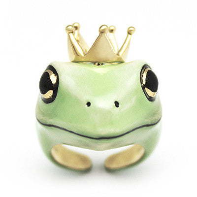 A whimsical frog ring with a golden crown, perfect for playful jewelry lovers.