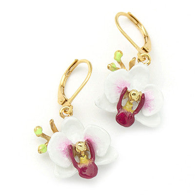 Handcrafted floral earrings featuring white phalaen design, perfect for flower lovers.