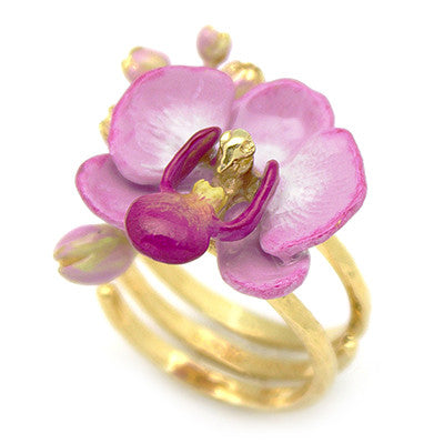 Charming gold ring featuring a purple phalaen design with intricate details.