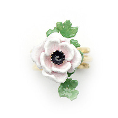 Artisan-crafted ring featuring a stunning flower design, perfect for nature lovers.