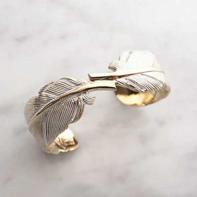 Beautifully crafted gold bangle with a delicate feather design.