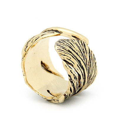 Elegant gold ring designed with feather design