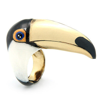 Bird ring featuring a toucan's head in black, white, and gold.