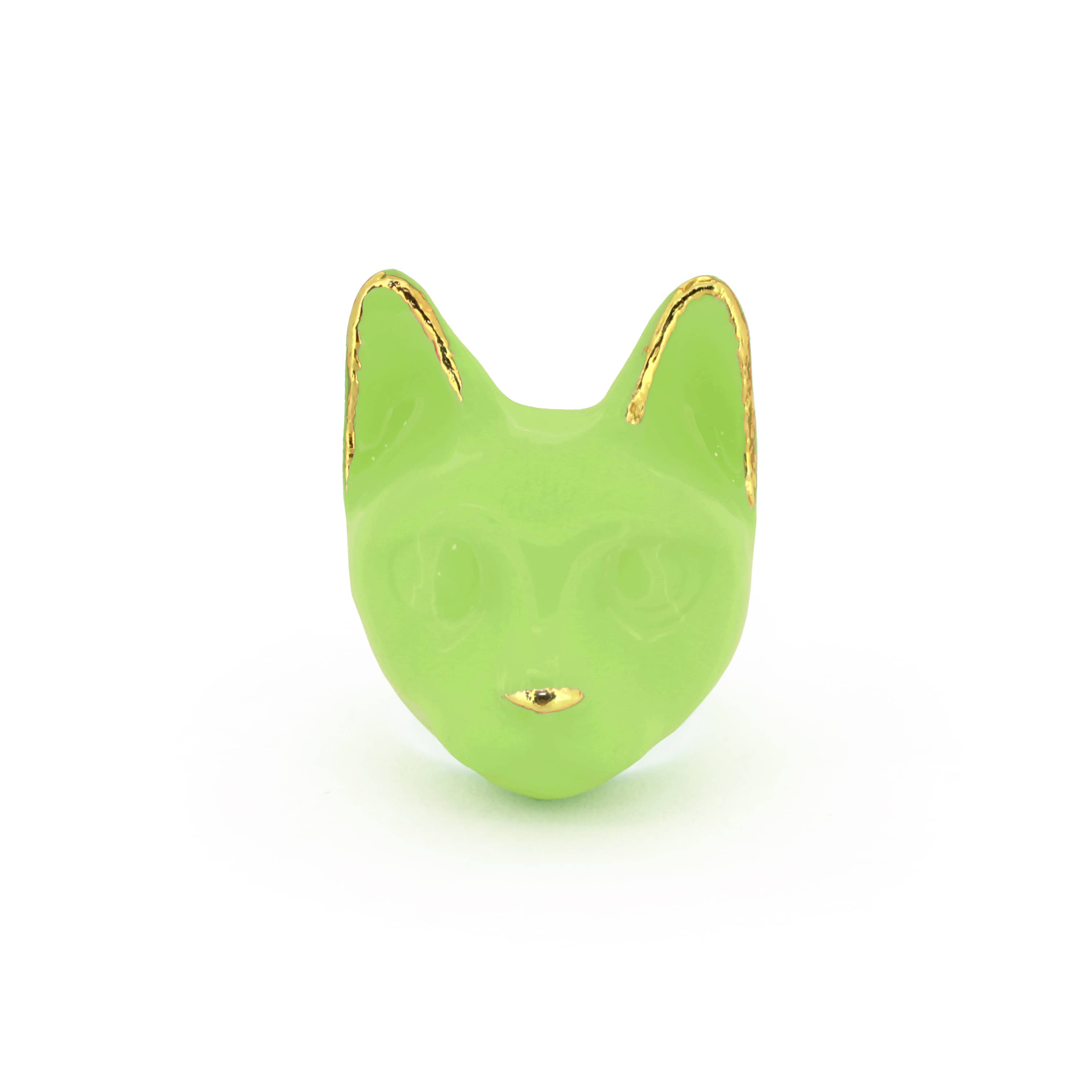 Stylish green cat ring featuring a playful design, perfect for summer.