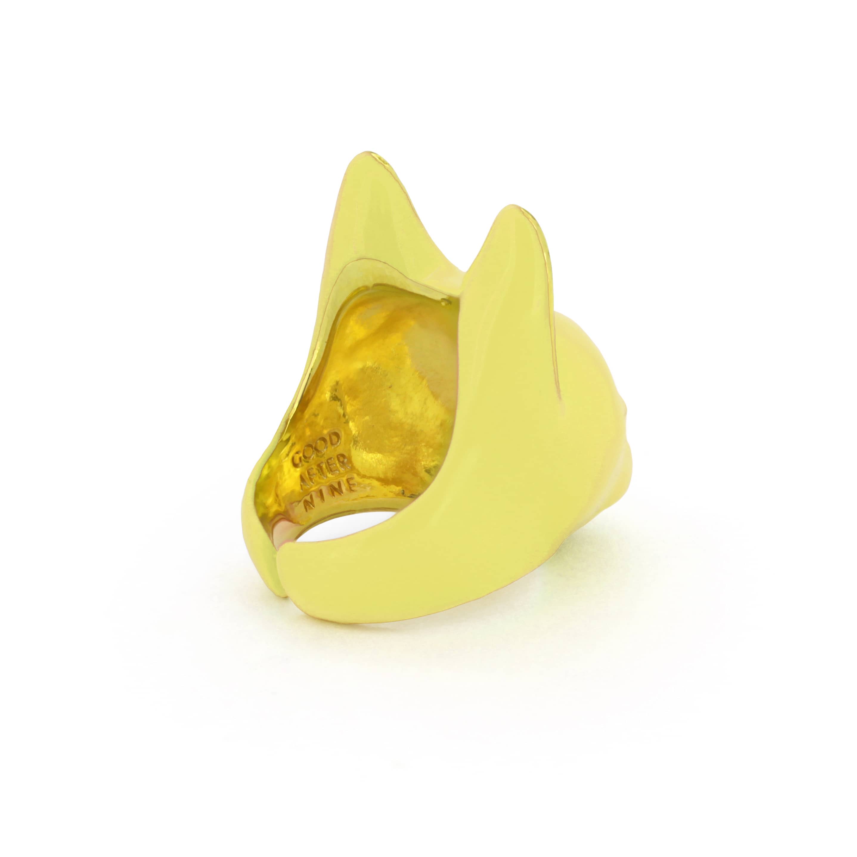 Trendy yellow cat ring with a golden touch, part of the summer collection.