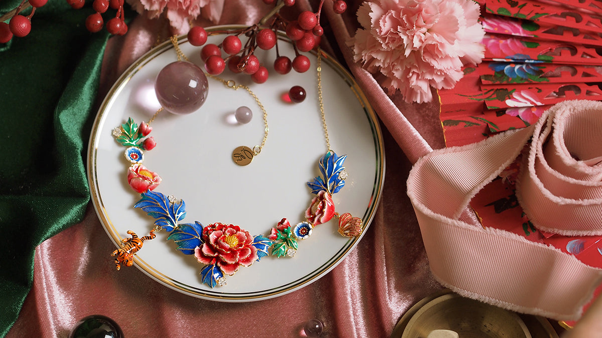 Orient Romance Love Statement Necklace