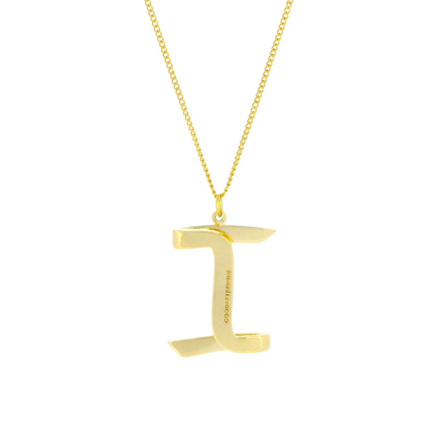 Trendy necklace with a gold-colored letter I pendant for fashion lovers.
