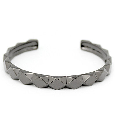 Modern bracelet featuring a chic geometric pattern.
