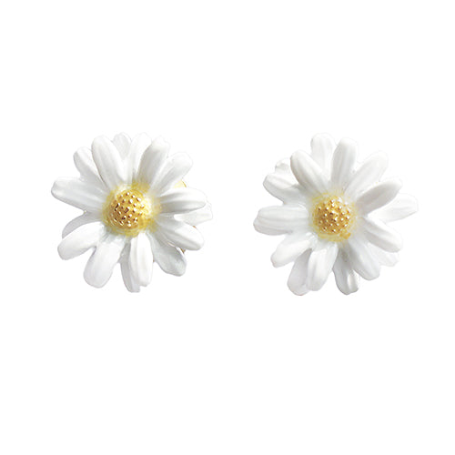 Charming daisy earrings perfect for flower lovers.