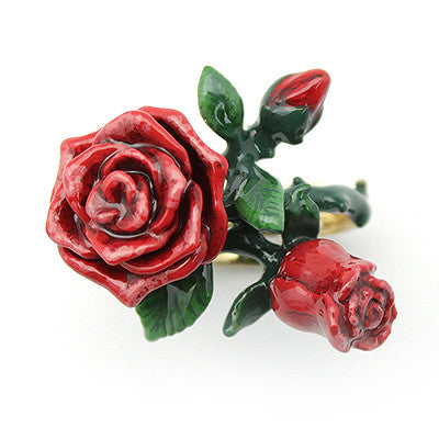 Beautiful floral ring designed as red roses, featuring intricate details and green leaves