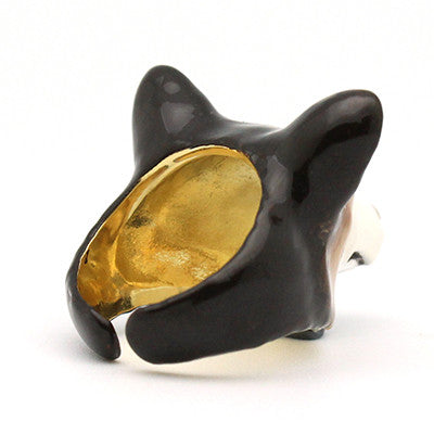 A cute, hand-painted ring featuring corgi head, perfect for animal lovers.