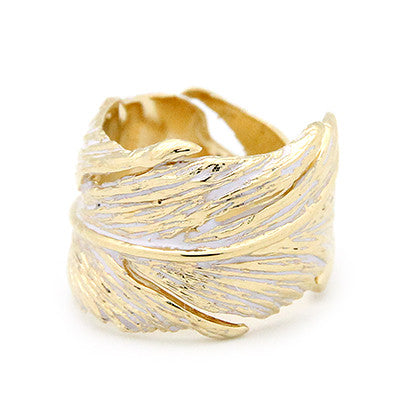 Nature-inspired gold ring featuring a beautiful feather design.