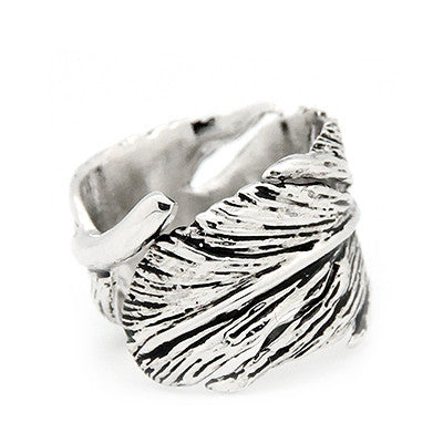 Handcrafted silver ring featuring a unique feather pattern