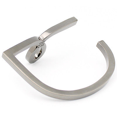 Minimal style bangle with a stylized script small 'L' design