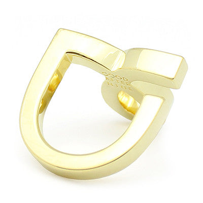 Minimal gold ring featuring a unique script-style small "L" design.